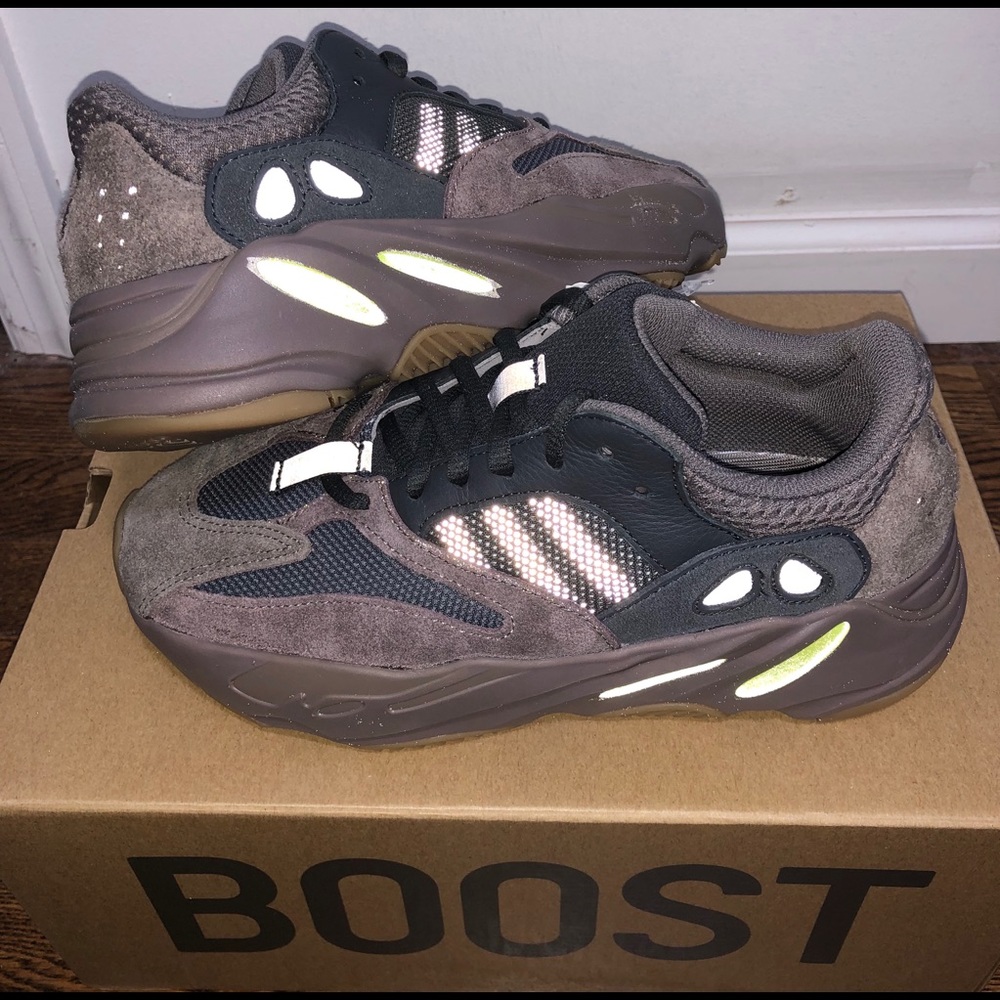 NEW Adidas Kanye Yeezy 700 Boost Mauve size 9